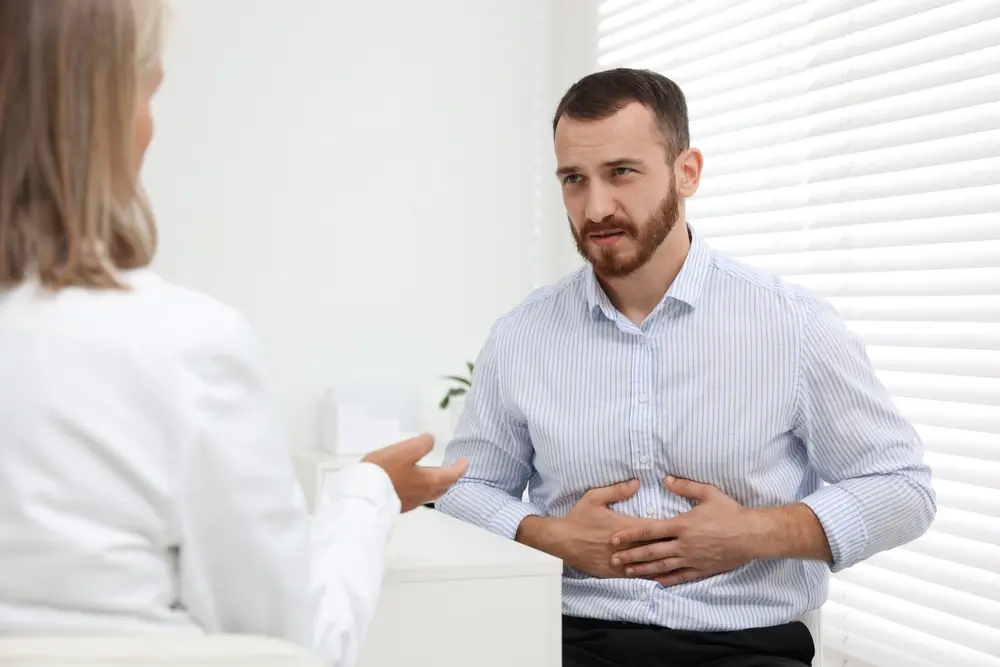 pacient cu disconfort abdominal consulta un medic