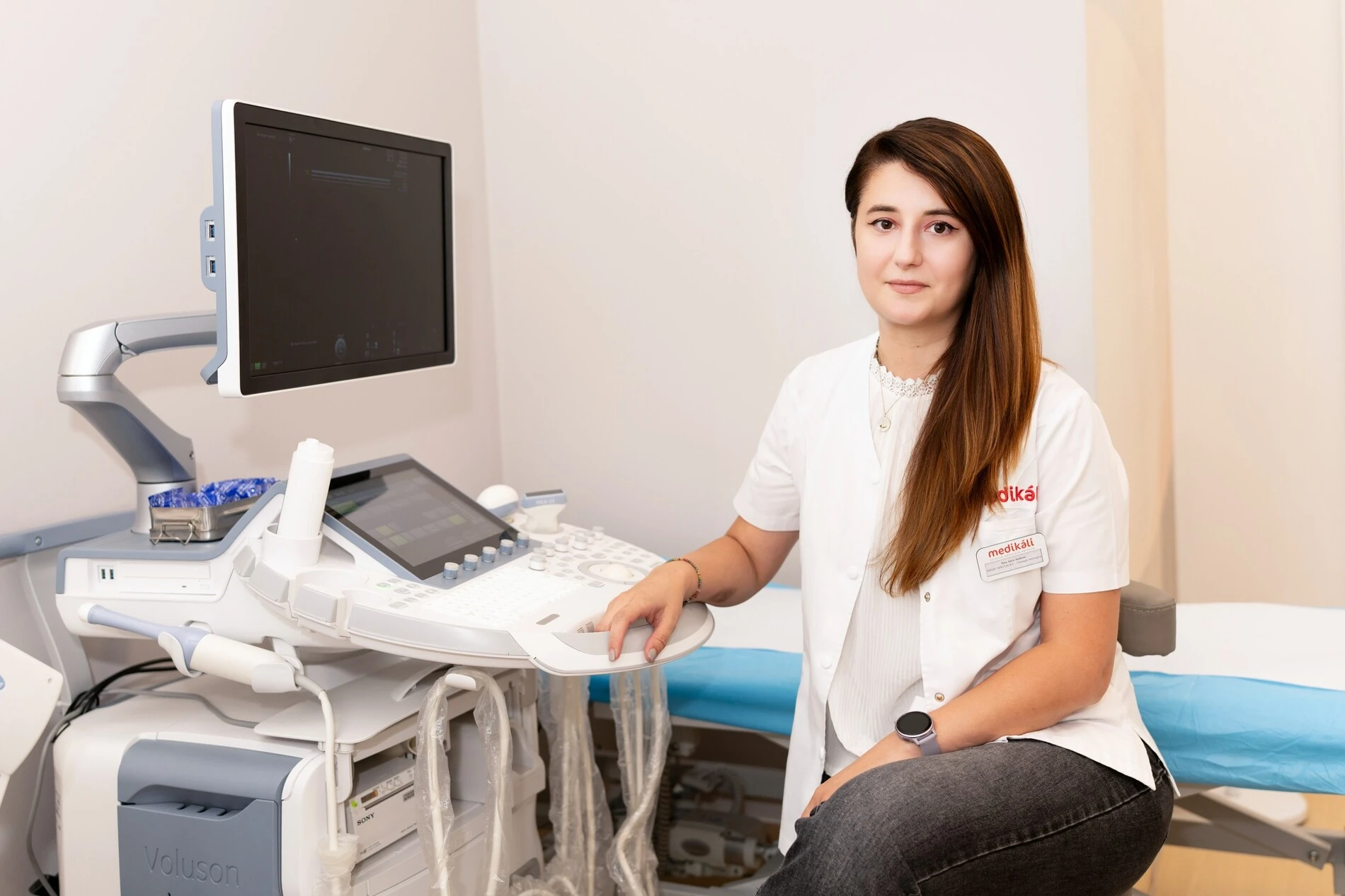 Dr. Andreea Nica