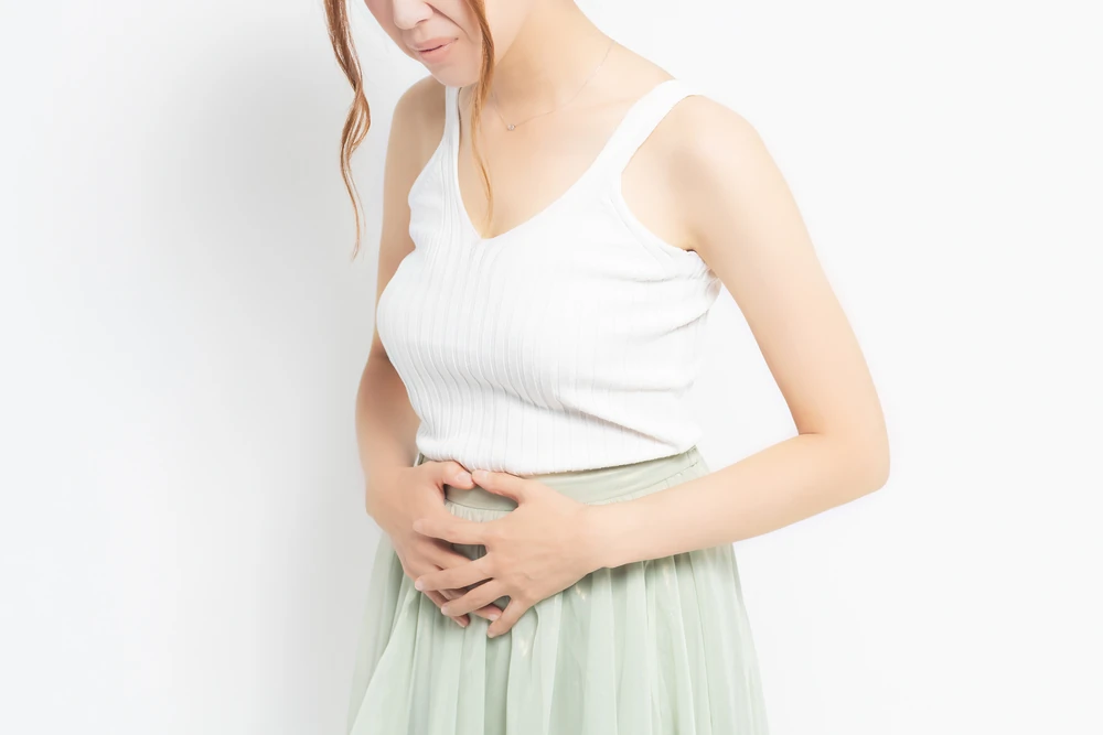Femeie care se confrunta cu durere abdominala sau pelvina